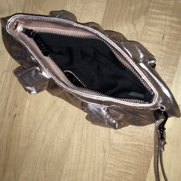 ROSE GOLD LUXURY AND DESIGNER CLUTCH🌹 - Picture 3 of 3